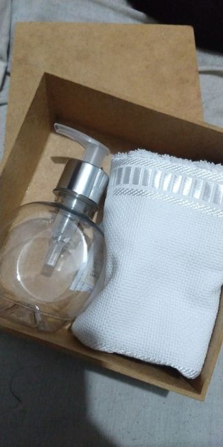 Porta sabonete com pump prata R$2,85 cada