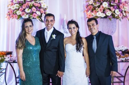 Meus pais na mesa do bolo