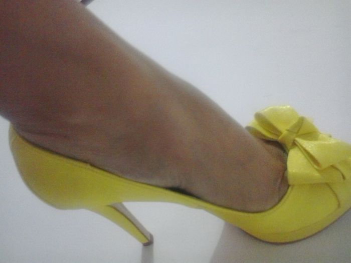SAPATO AMARELO