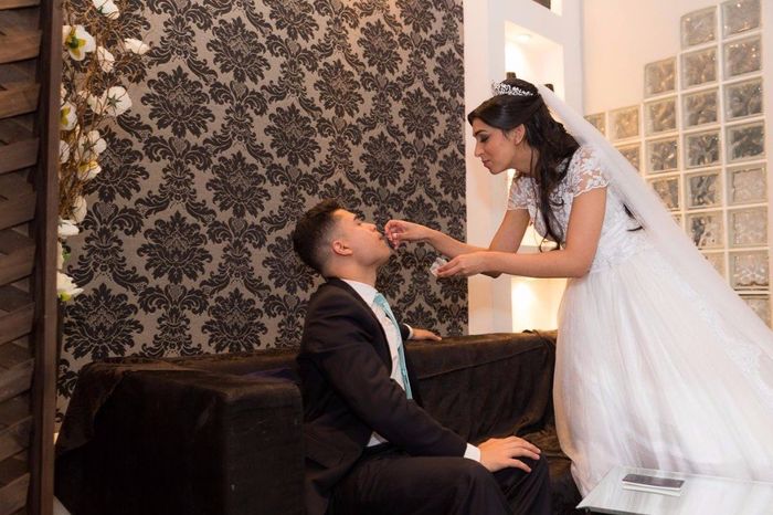 Alimentando o marido tbm que faz parte