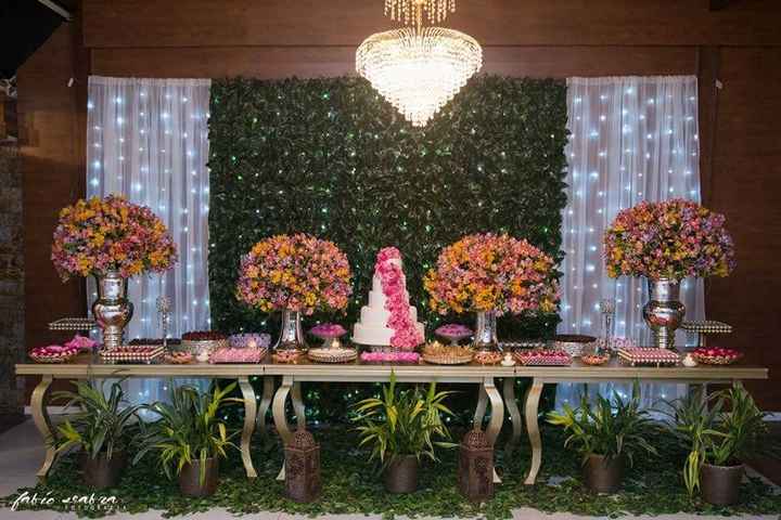  Meninas qual vcs acham mais bonita, mesa com muro inglês ou cortina de led? - 2