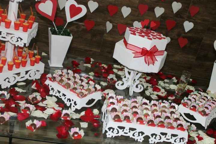 Bolo e chocolates