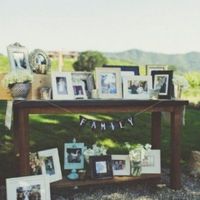 Vocês acham uma boa ideia usar quadrinhos com fotos na decoração para homenagear as famílias no casa
