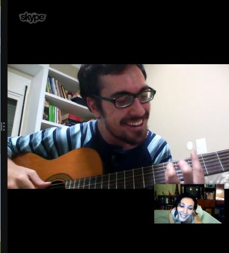 Serenata pelo Skype