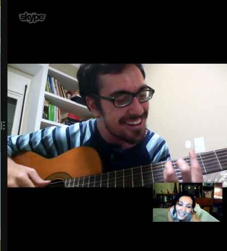 Serenata pelo Skype