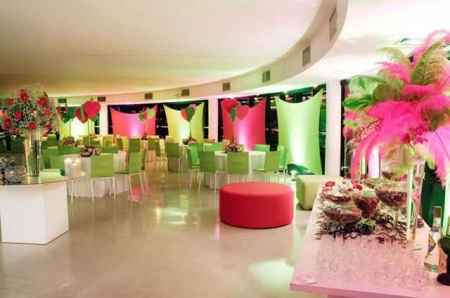 Decoração verde e rosa