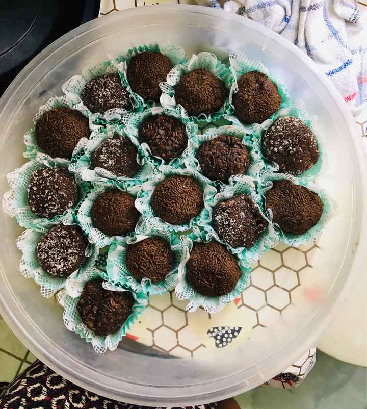 Minha primeira venda de brigadeiros com meu noivo. Veeem ver!! - 1