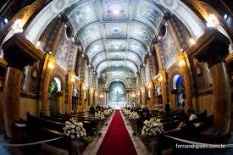 Por dentro da igreja