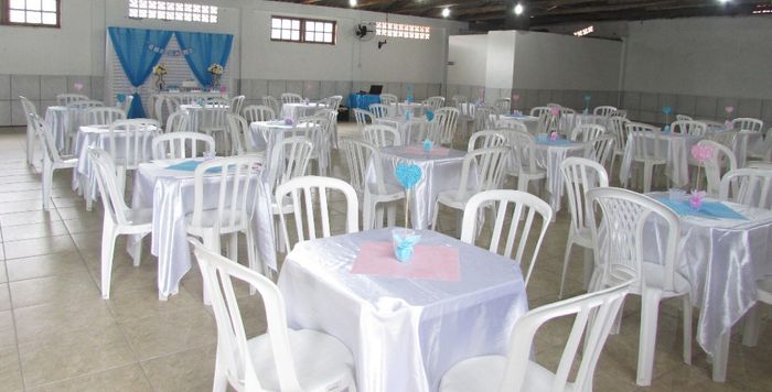 Esse é o salão de festa com as mesinhas das convidadas. *-*