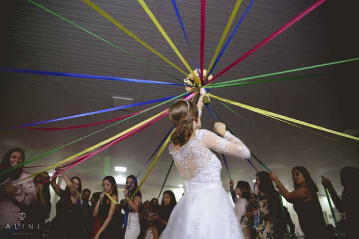 O buquê de fitas que parou a festa toda e teve até torcida organizada rsrs
