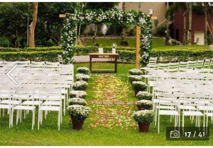 Pétalas de rosas por onde a noiva vai passar até o altar - 1
