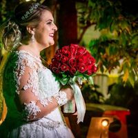 Modelo de buquê nº 2 só que as rosas serão azuis