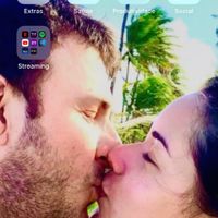 📸 Poste um print de tela do seu celular que tenha como fundo uma foto sua e do seu amor - 1