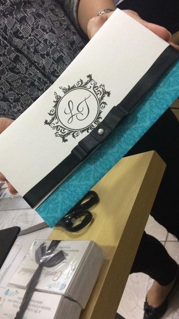 e com o dinheiro dele , meus convites foram pagos e chegou 