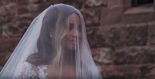 Bônus: SIM ou NÃO para o vestido de noiva usado por Ciara em Beauty Marks? 1