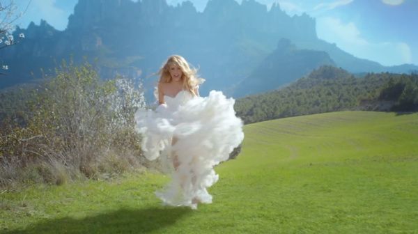 SIM ou NÃO para o vestido de noiva usado por Shakira em Empire? 3