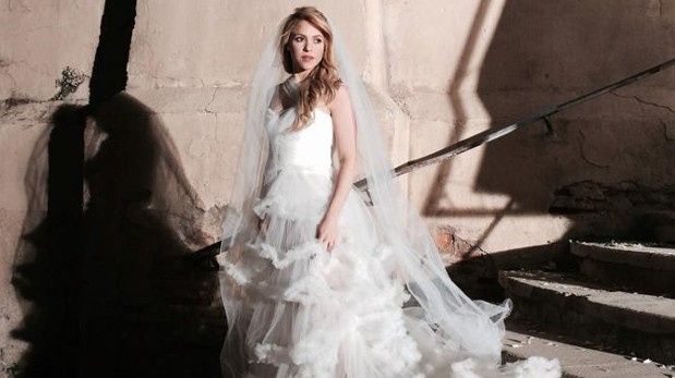 SIM ou NÃO para o vestido de noiva usado por Shakira em Empire? 4