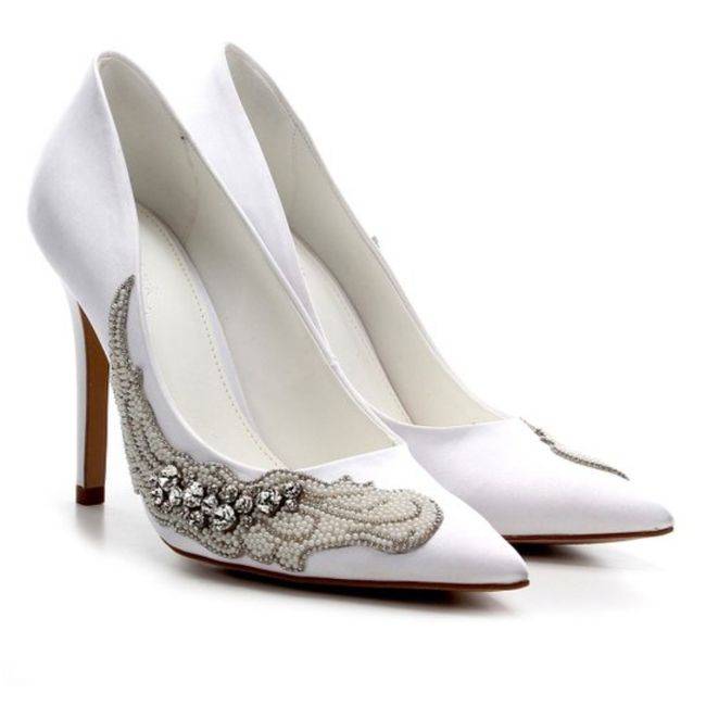 Coleção de calçados brancos para noivas 16