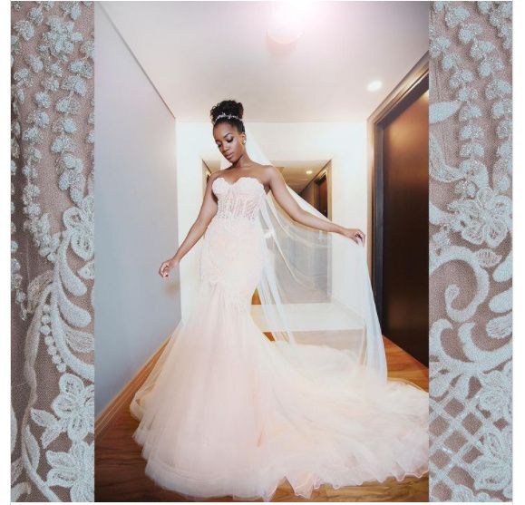 Falando sobre cores: vestido de noiva branco com forro rosa - 2