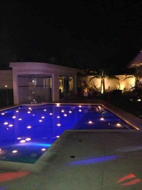 Decoração da piscina no espaço da festa - 1