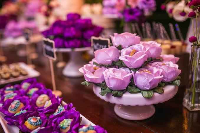 Flores em tons de roxo para usar na decoração do casamento 💜 9