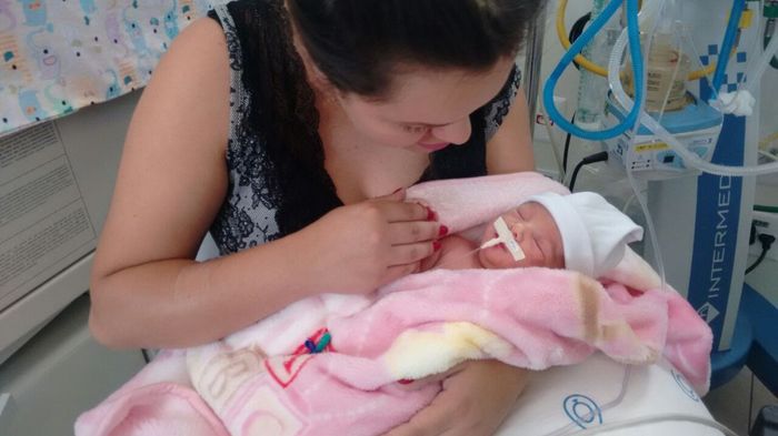 Primeira vez no colo da mamae (12 horas depois do parto)