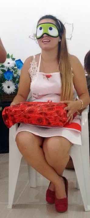 Tentando Adivinhar o presente !Quem será??? o que será?