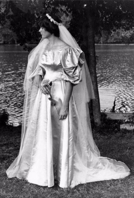 1977. Leslie Kinston, mãe de Abby