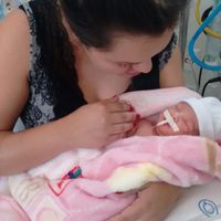 Primeira vez no colo da mamae (12 horas depois do parto)