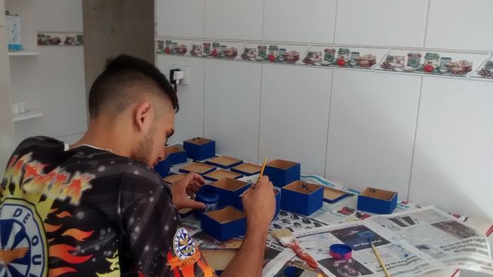 Noivinho mais Lindo nos preparativos dos presentes dos padrinhos 