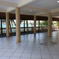a parte de baixo da casa comporta mesas, buffet, pista de dança.. o que a imaginação mandar