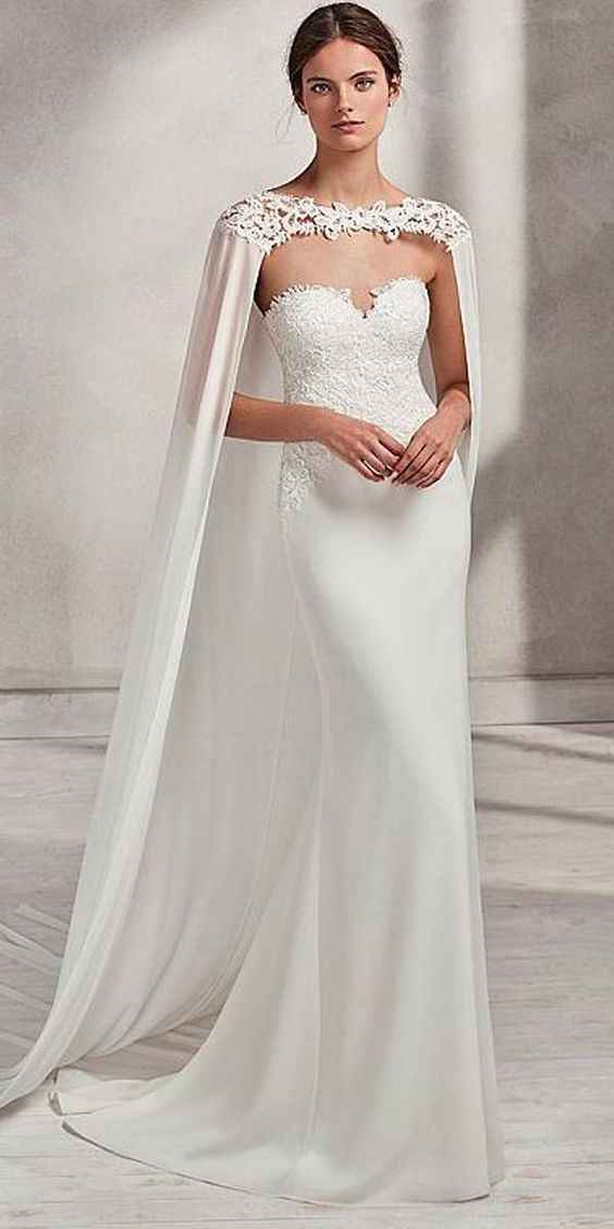 Vestido Clean e elegante com capa