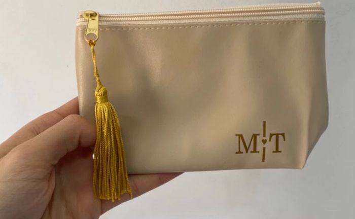Qual personalização eu faço na necessaire das madrinhas 1