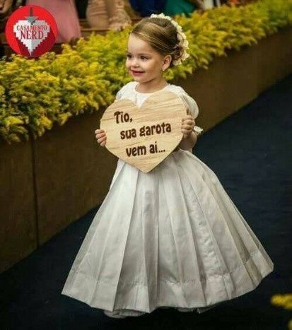 Morrendo de amores por essa menininha e essa plaquinha *-*