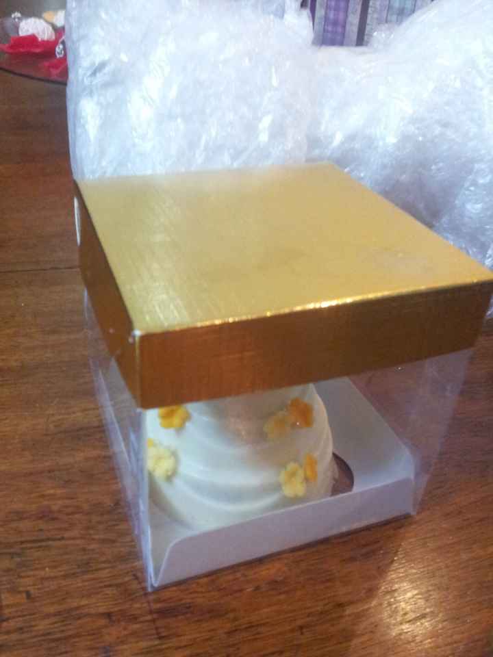 Caixinha com um mini bolo