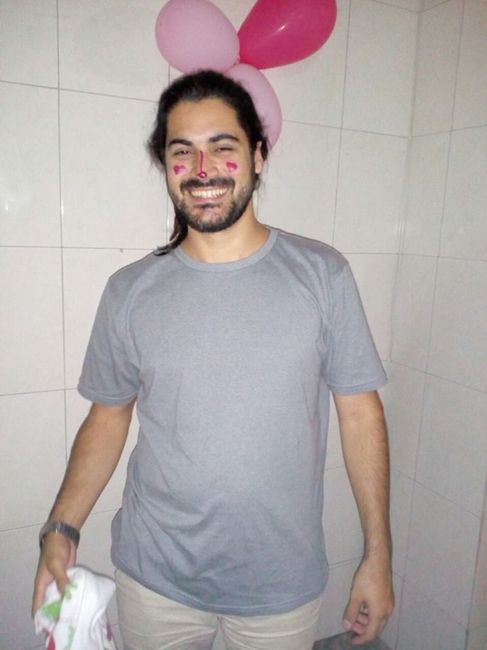 Léo pagando prenda
