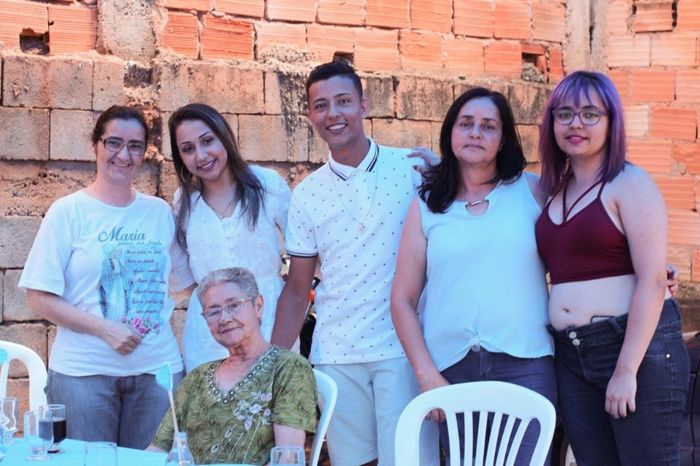 Minha família por parte de mãe, da esquerda pra direita: Tia Vi, minha cunhada, meu irmão, Tia Vilma
