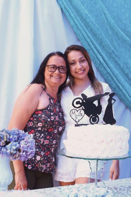 Minha mamis linda e maravilhosa e a noiva.