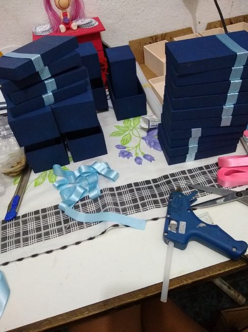 Essas são a dos padrinhos, estava finalizando os laços.