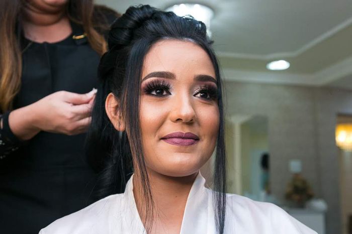 Finalizando meu penteado, meu coração estava tão acelerado 
