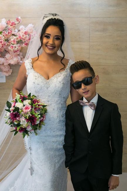 Foto com meu irmãozinho, que foi Segurança das Alianças. Pediu pra tirar uma foto comigo kk. Xodozin