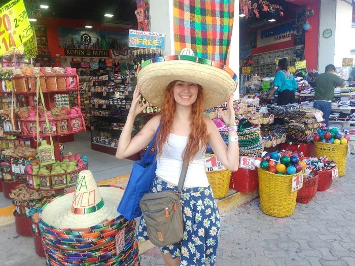 Amei esse chapeu.. visitando o centro de Isla Mujeres
