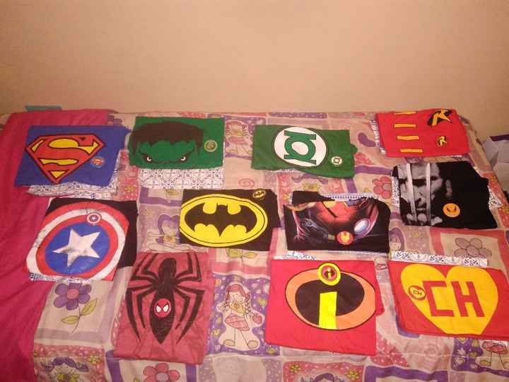 Organizando as camisetas e os Broches para os Padrinhos!!