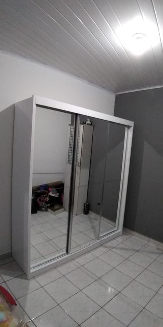 Nosso guarda roupa, não reparem a bagunça kkkk 