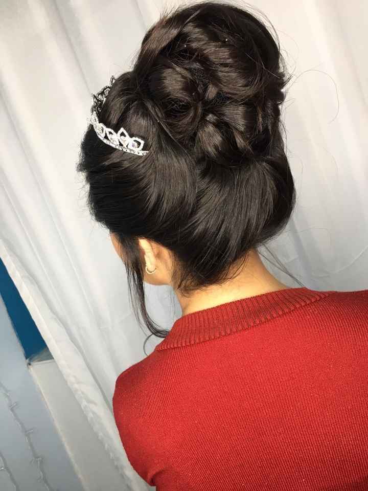 Penteado 2 - Atrás dele é super lindo eu amo coque alto.. obs: ela não vai deixar redinhas aparentes