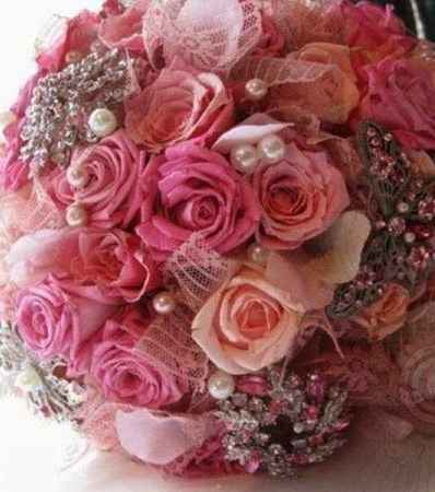 Buquê cor-de-rosa com brochês