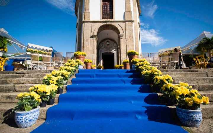 corredor capela azul e amarelo