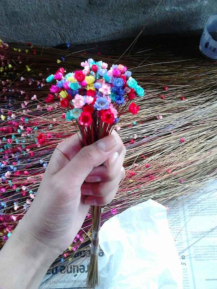 Montando os raminhos de sempre viva