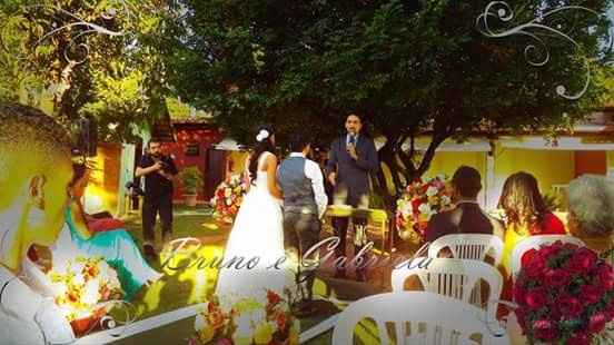 Olha uma foto. Tem mais na minha crônica de casamento.