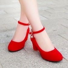 Sapato baixo com salto grosso